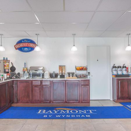 Baymont by Wyndham Roseburg Hotel Bagian luar foto